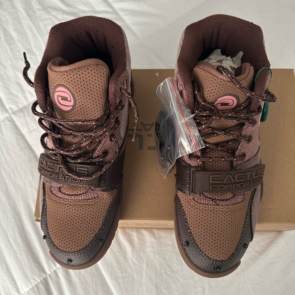 Authentic Travis Scott Nike Air Trainer 1 SP brand new